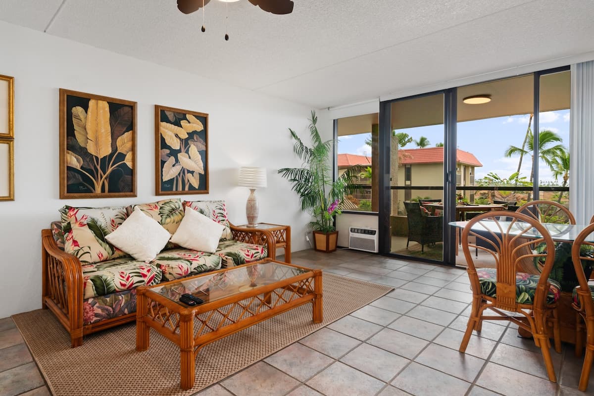 Condo in Kailua-Kona · ★4.86 · 1 bedroom · 1 bed · 2 baths - Photo 3