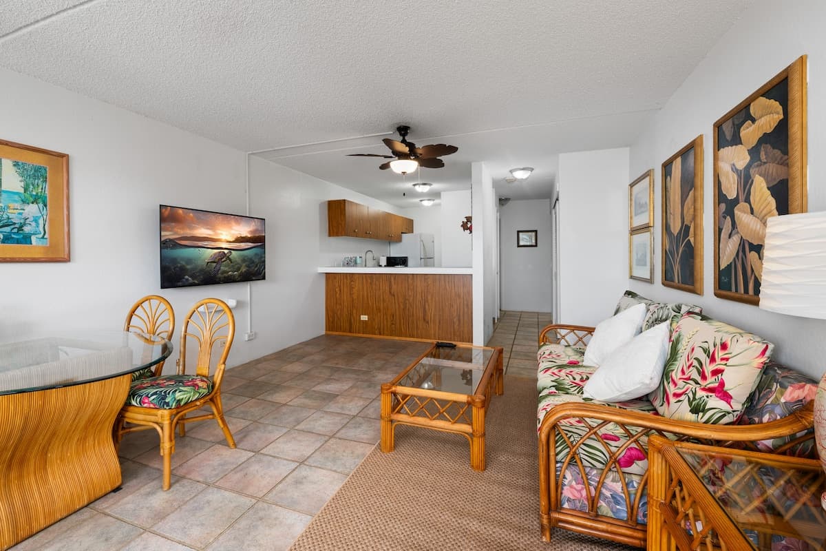 Condo in Kailua-Kona · ★4.86 · 1 bedroom · 1 bed · 2 baths - Photo 5