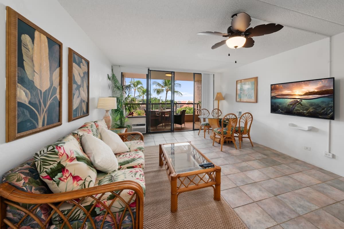 Condo in Kailua-Kona · ★4.86 · 1 bedroom · 1 bed · 2 baths - Photo 2
