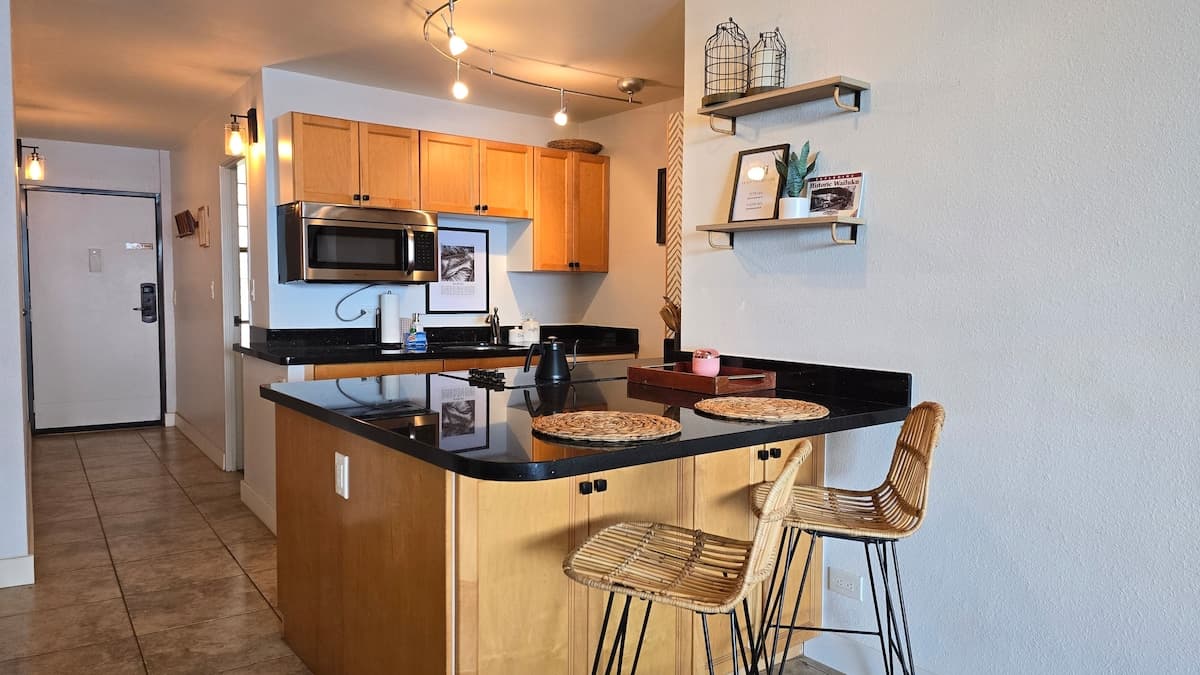 Condo in Wailuku · ★4.83 · 2 bedrooms · 2 beds · 2 baths - Photo 5