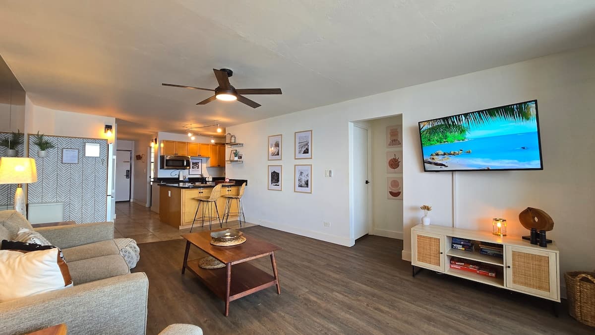 Condo in Wailuku · ★4.83 · 2 bedrooms · 2 beds · 2 baths - Photo 3
