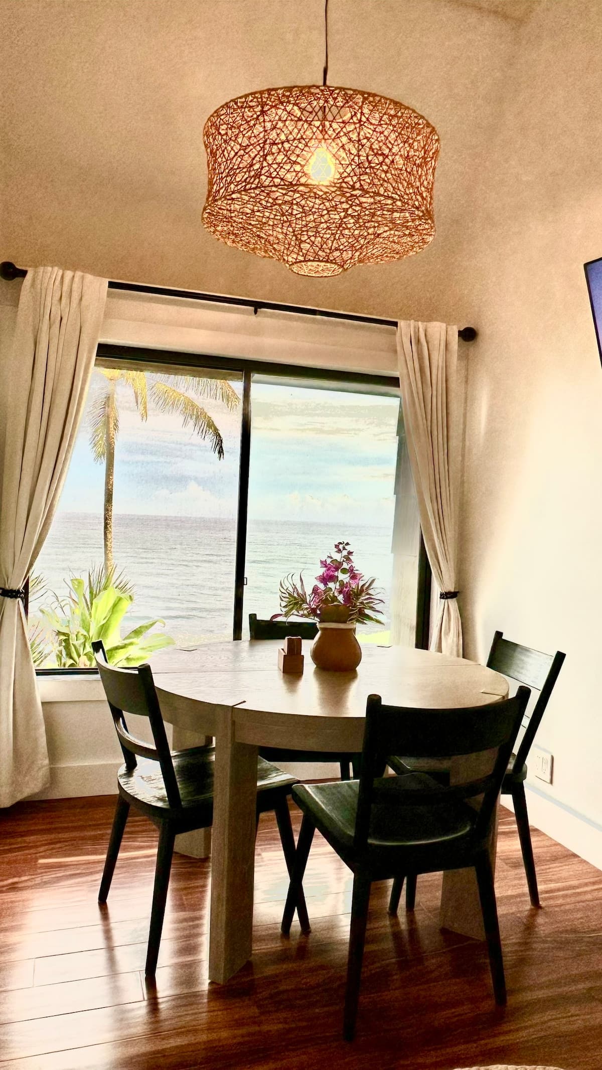 Oceanfront, Modern 2 bed w/ Panoramic Views, AC - Photo 3