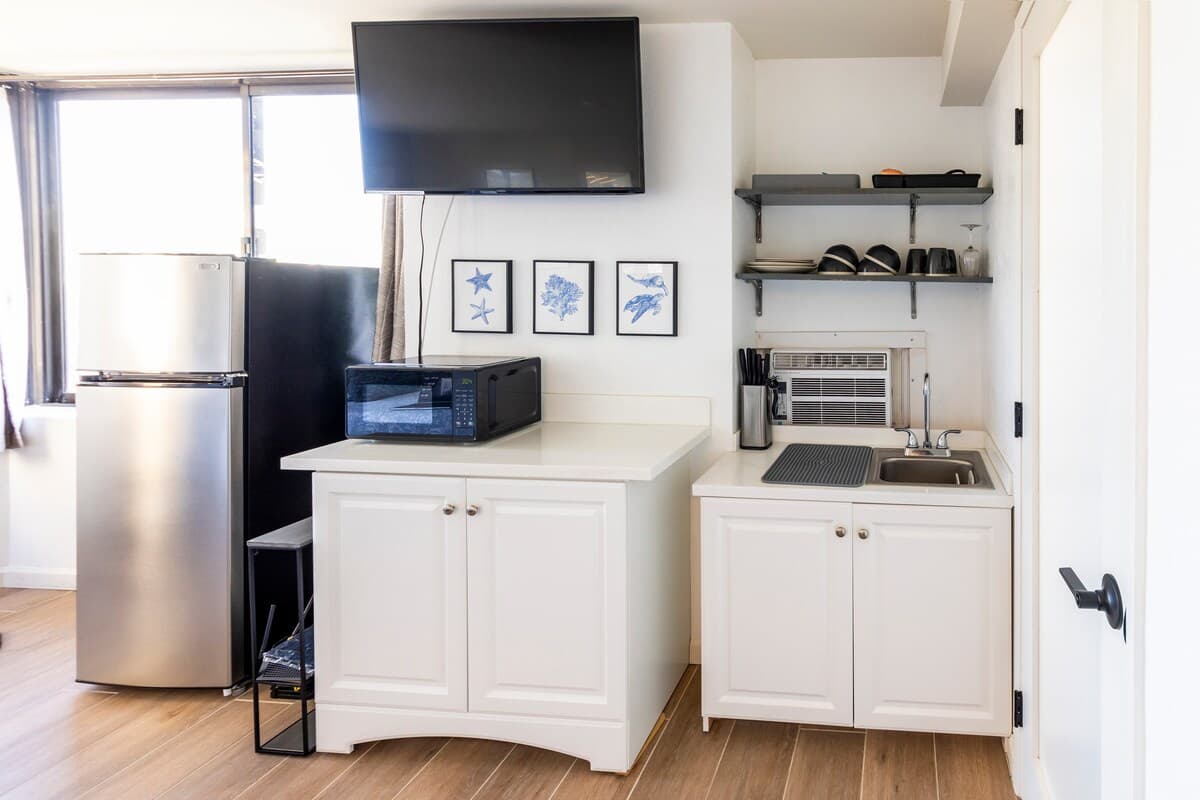 Condo in Honolulu · ★4.89 · Studio · 1 bed · 1 private bath - Photo 4
