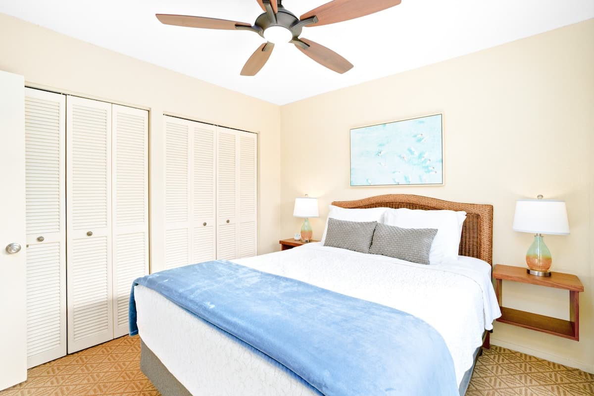 Condo in Princeville · ★4.94 · 2 bedrooms · 3 beds · 2 private baths - Photo 2
