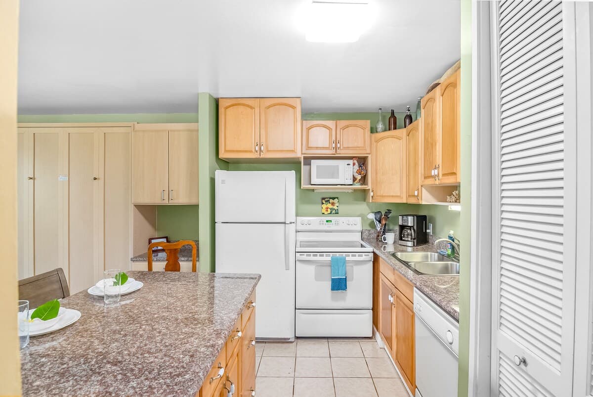 Iconic Turtle Bay - Full Kitchen & 2 Full Baths - Photo 2