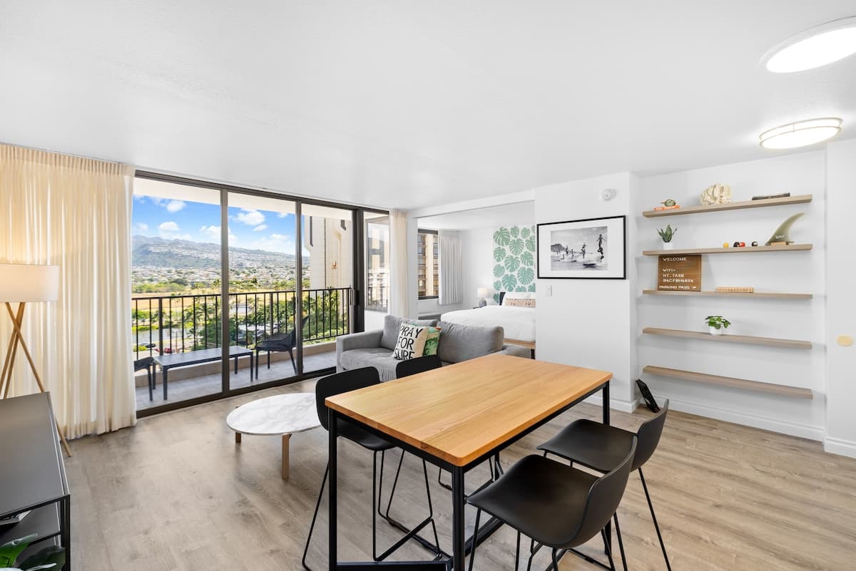 Condo in Honolulu · ★4.97 · 1 bedroom · 2 beds · 1 private bath - Photo 1