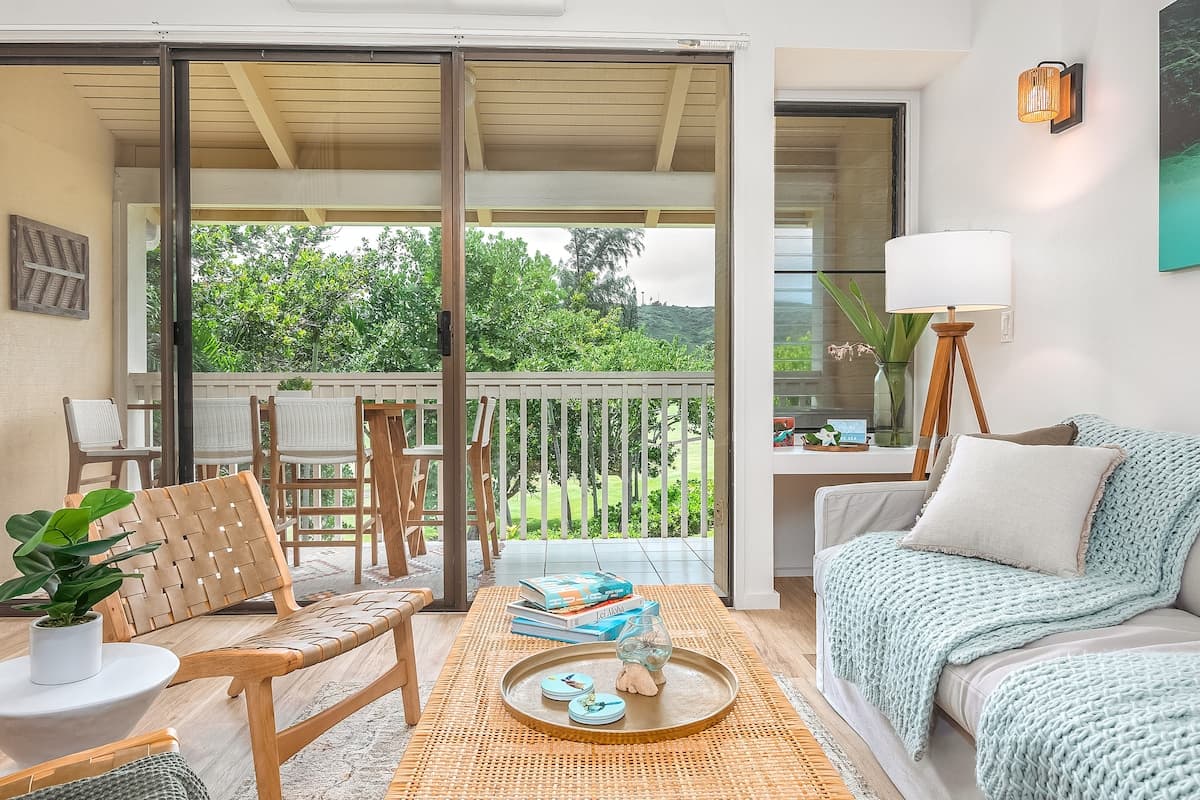 Condo in Kahuku · ★4.94 · 2 bedrooms · 3 beds · 2 private baths - Photo 3