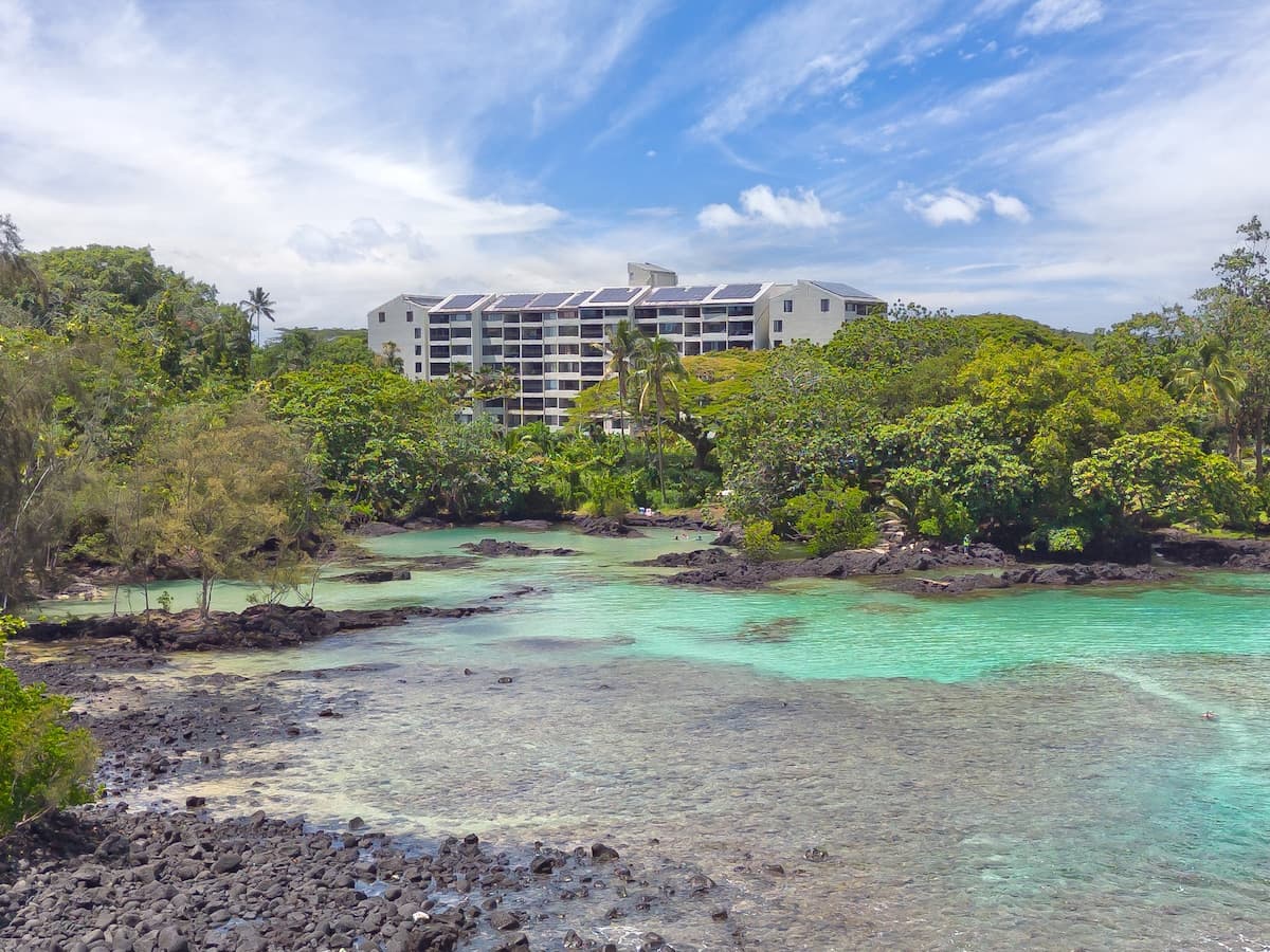 Condo in Hilo · ★4.72 · 2 bedrooms · 3 beds · 1 bath - Photo 2