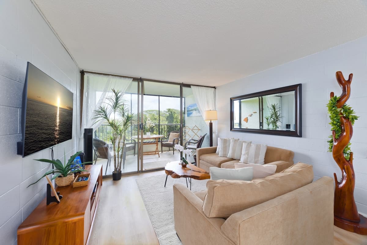 Condo in Hilo · ★4.67 · 2 bedrooms · 4 beds · 1 private bath - Photo 3