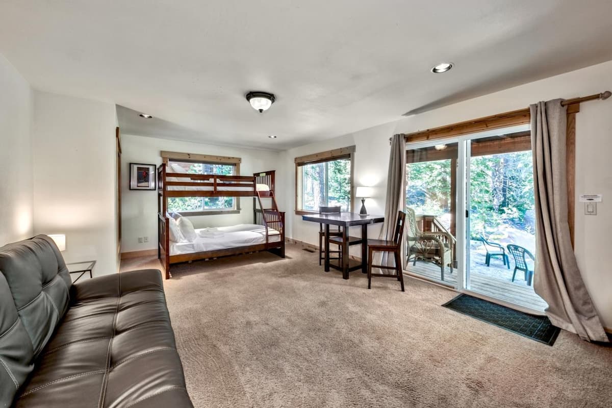 Pet-Friendly Truckee Cabin, Pool, Hot Tub, PS5 - Photo 4