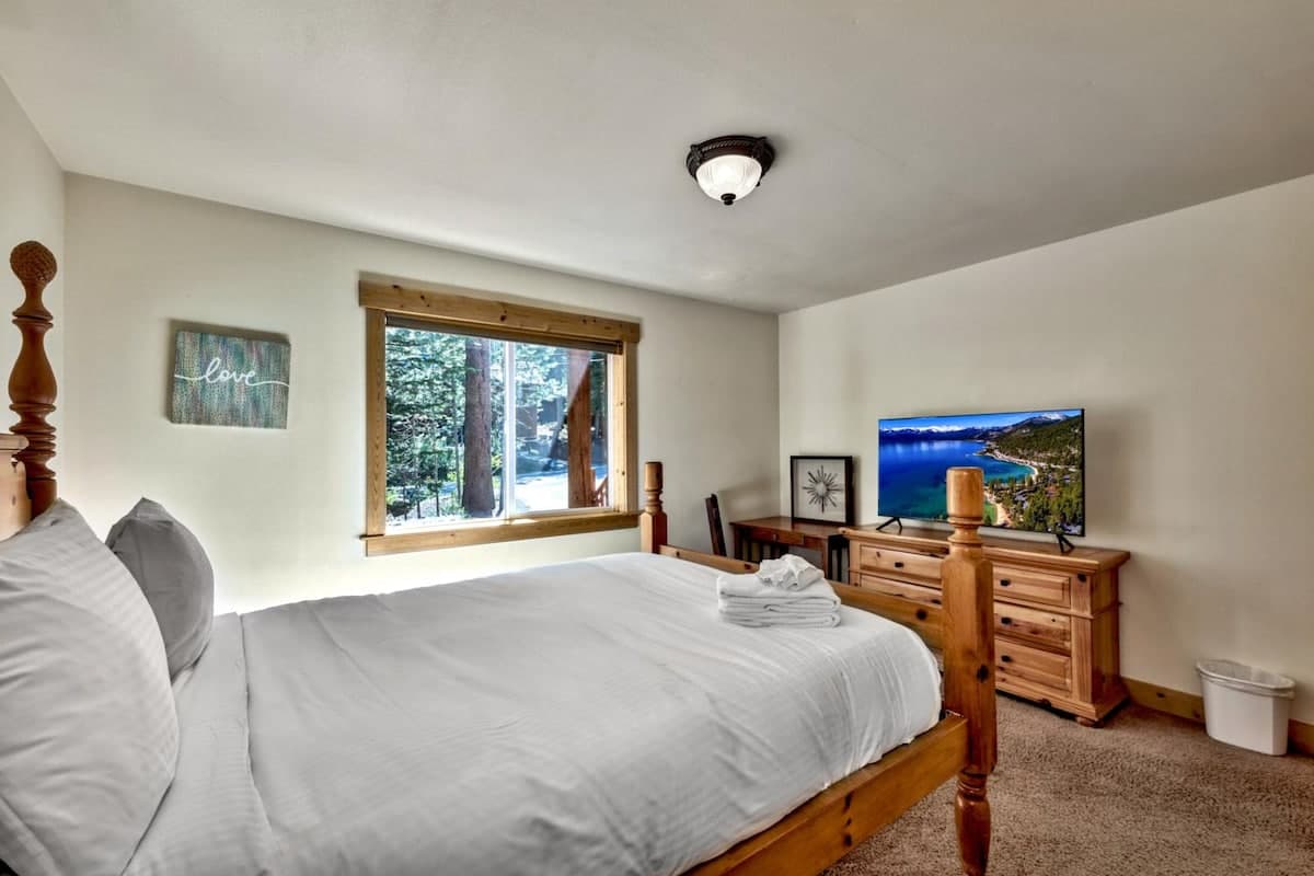 Pet-Friendly Truckee Cabin, Pool, Hot Tub, PS5 - Photo 2