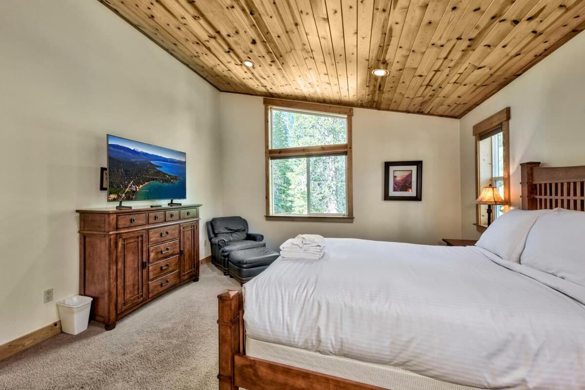Pet-Friendly Truckee Cabin, Pool, Hot Tub, PS5 - Photo 1