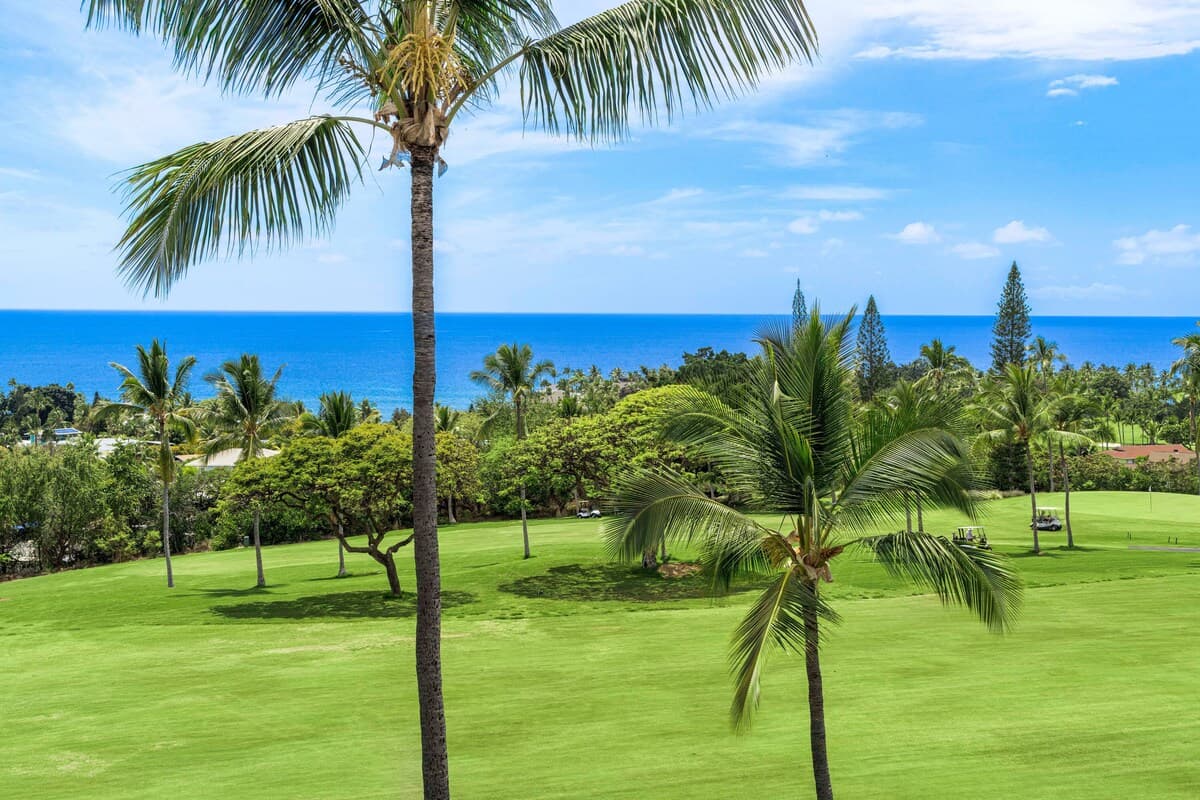 Condo in Kailua-Kona · ★4.97 · 3 bedrooms · 4 beds · 2 baths - Photo 4