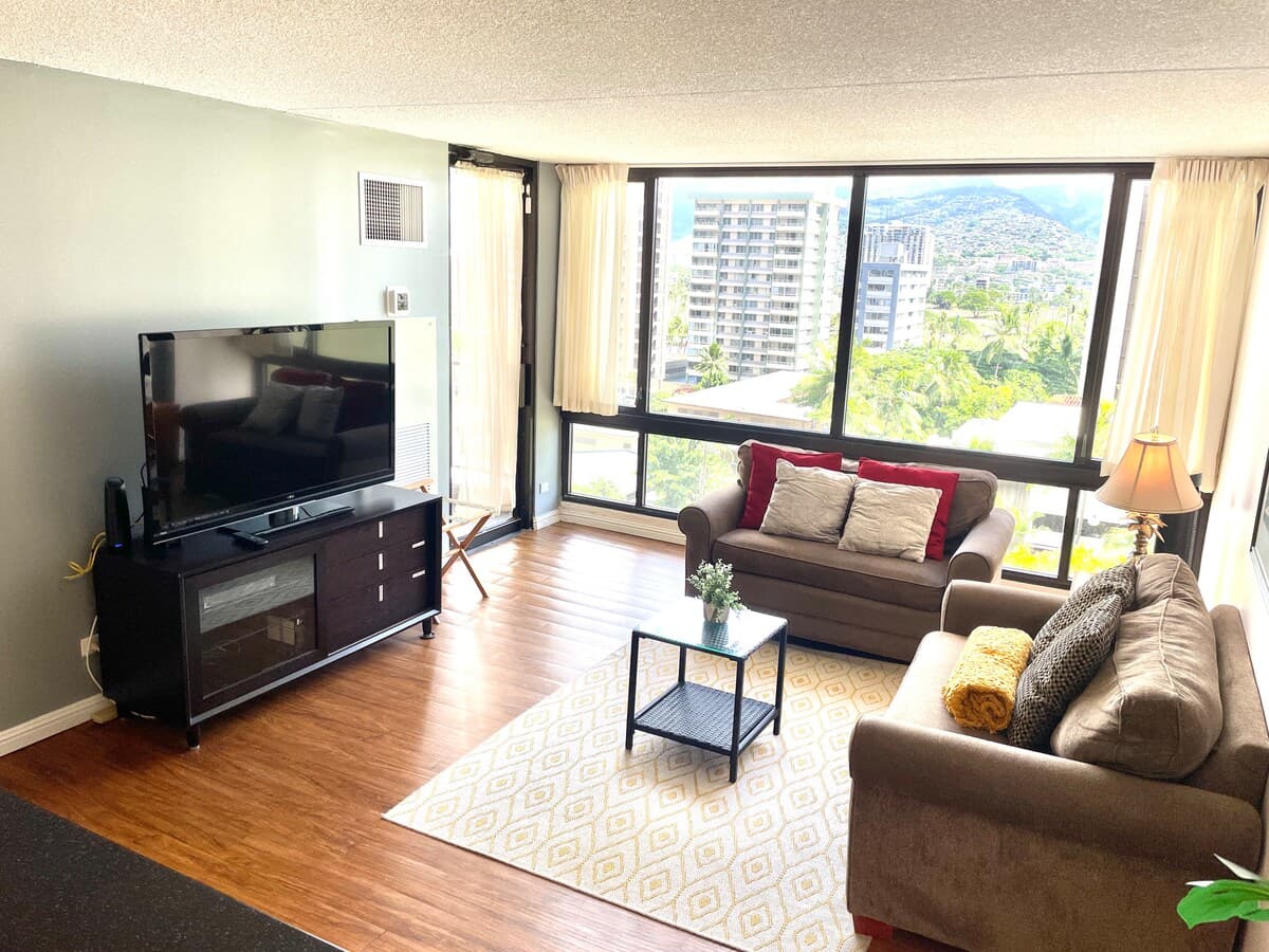 Large 1 bedroom 3 minutes to beach + Free Parking - Photo 2