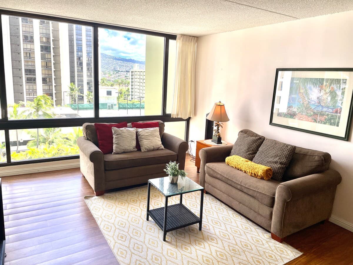 Large 1 bedroom 3 minutes to beach + Free Parking - Photo 4