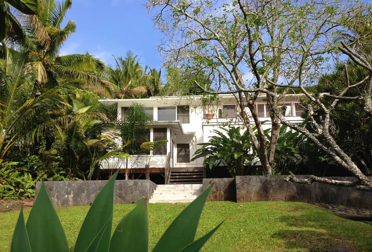 Home in Pahoa · ★4.86 · 4 bedrooms · 5 beds · 3 baths - Photo 1