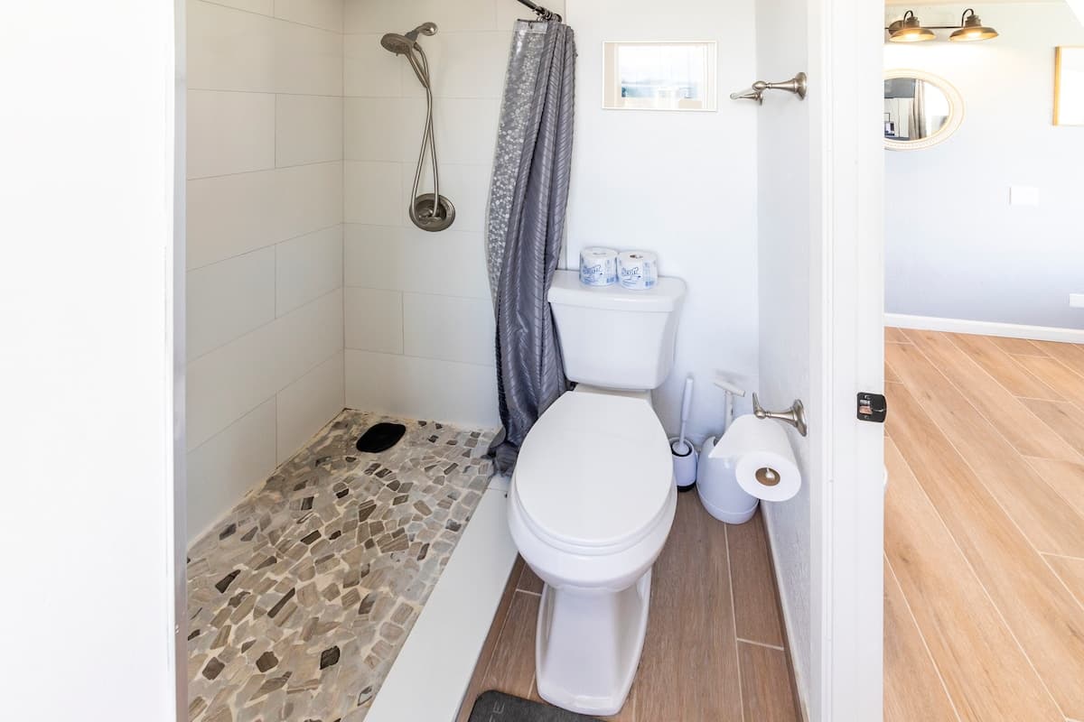 Condo in Honolulu · ★4.74 · Studio · 1 bed · 1 private bath - Photo 5