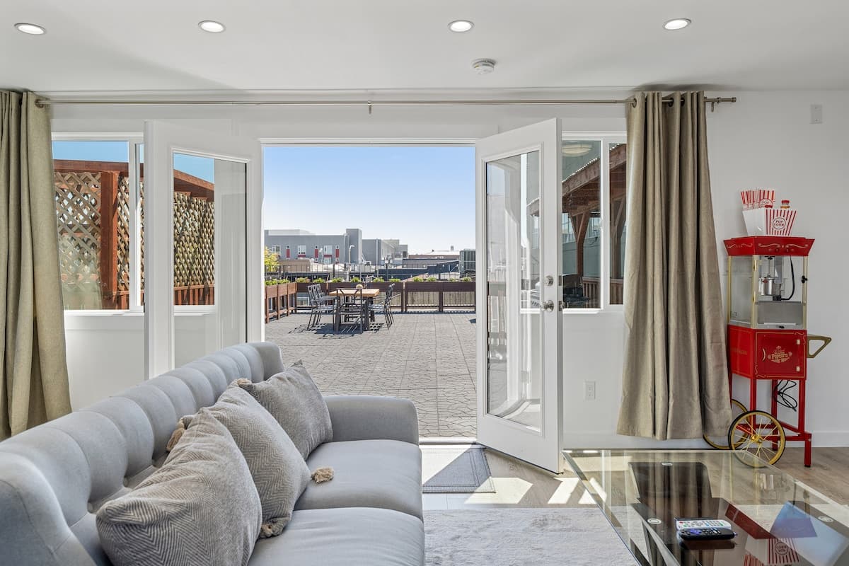 Newly Renovated Home with Rooftop Lounge & Garage - Photo 3