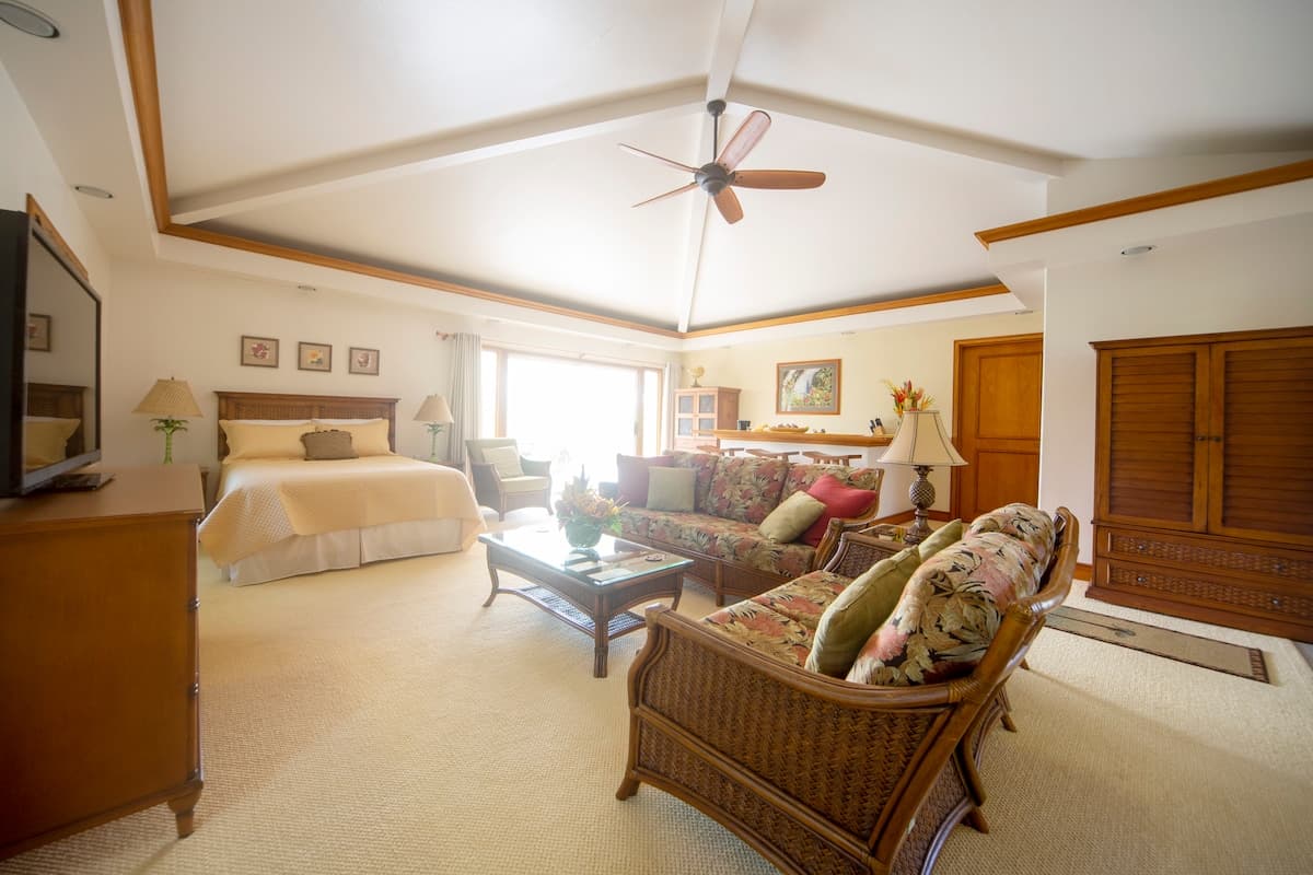 Honey House - Photo 4