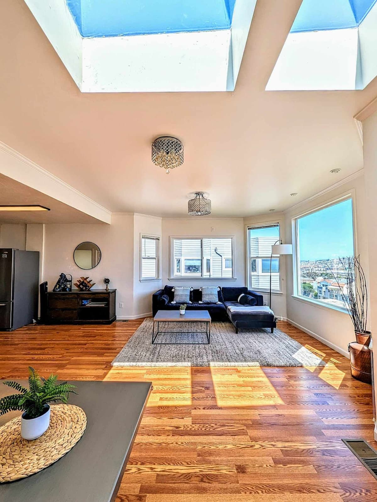 Spacious Property with Ocean View in San Francisco - Photo 2