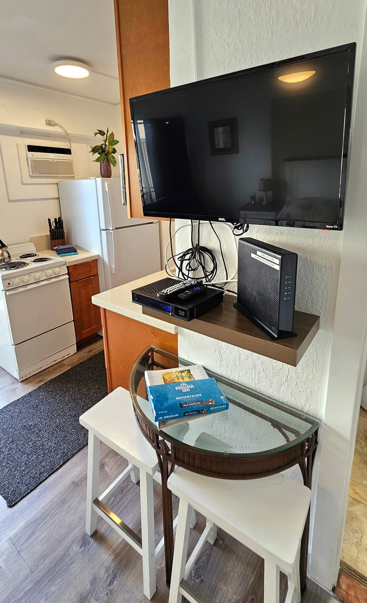 Condo in Honolulu · ★4.77 · 1 bedroom · 1 bed · 1 private bath - Photo 2