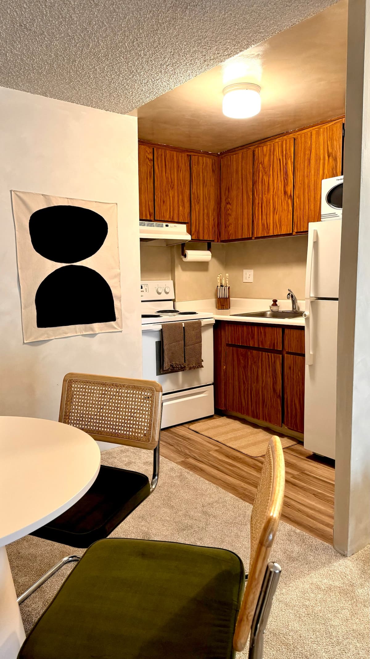Condo in Honolulu · ★4.66 · Studio · 2 beds · 1 private bath - Photo 3