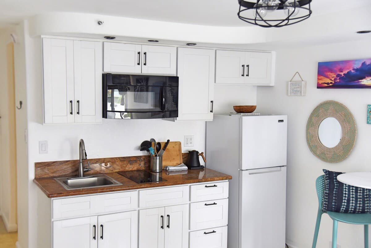 Condo in Honolulu · ★4.84 · Studio · 1 bed · 1 private bath - Photo 5