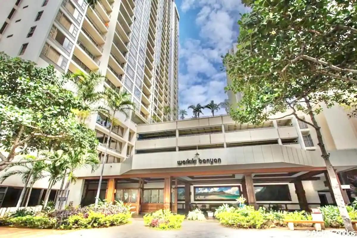 New Beautiful Renovation Waikiki Banyan w/ Parking - Photo 1