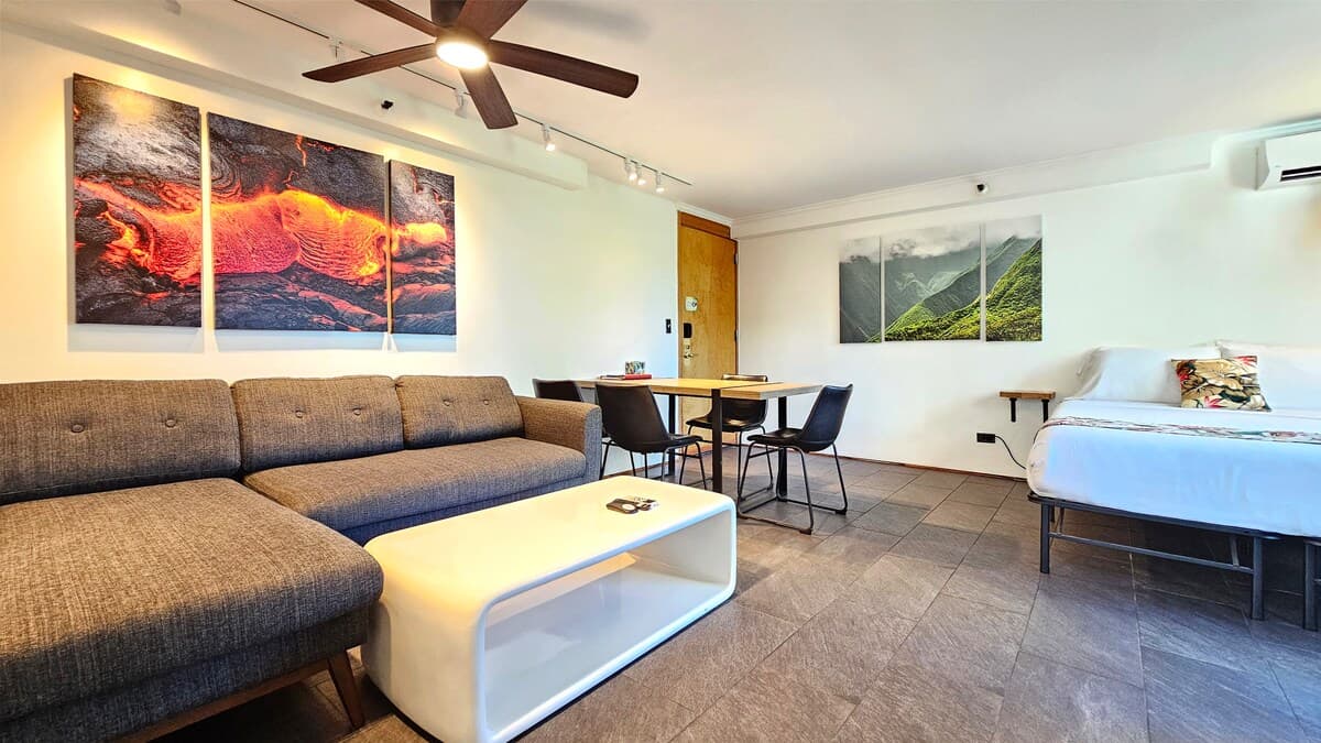 BMB 610 – Modern Boutique Near Waikīkī Beach - Photo 1