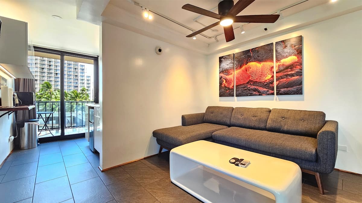 BMB 610 – Modern Boutique Near Waikīkī Beach - Photo 3