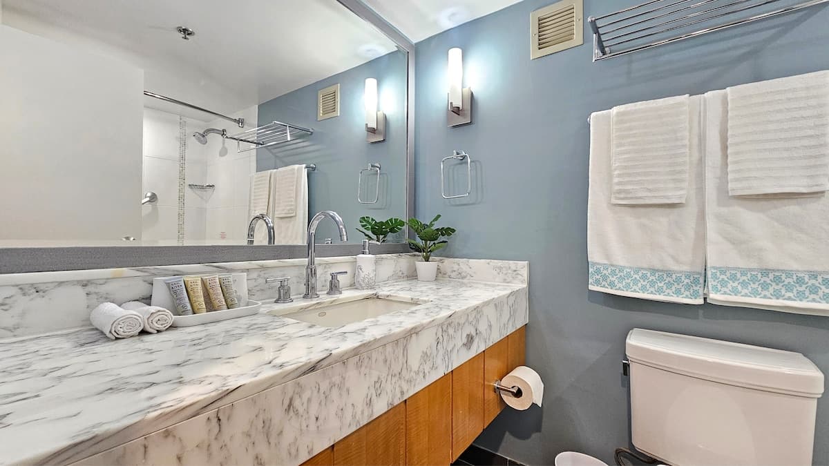 Hotel in Honolulu · ★4.88 · 1 bedroom · 1 bed · 1 private bath - Photo 3