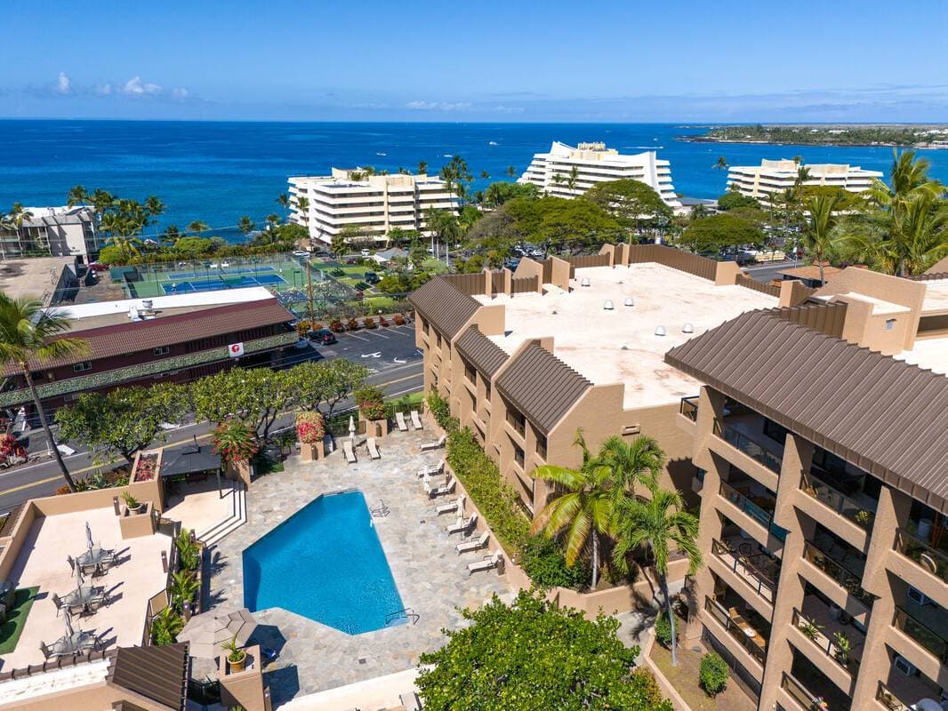 Condo in Kailua-Kona · ★4.91 · 2 bedrooms · 3 beds · 2 baths - Photo 1
