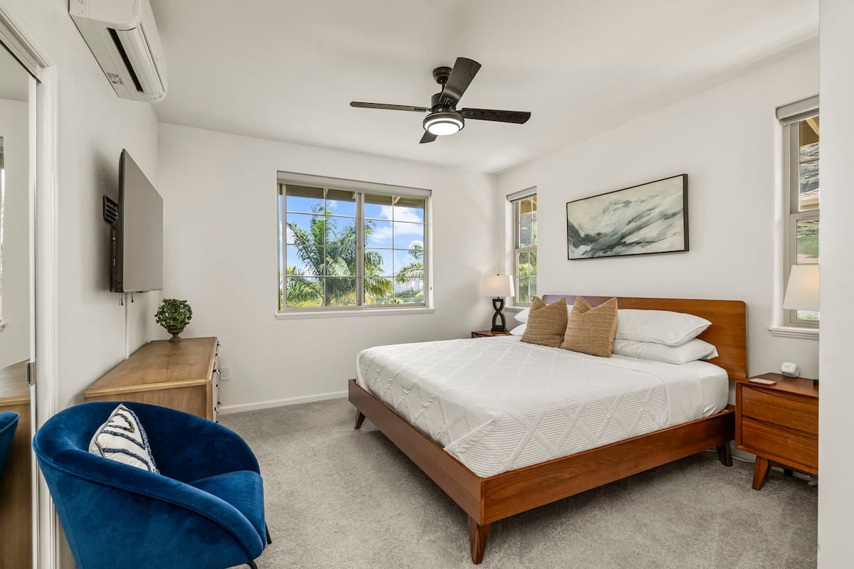 Home in Waianae · ★4.98 · 4 bedrooms · 6 beds · 3.5 shared baths - Photo 4