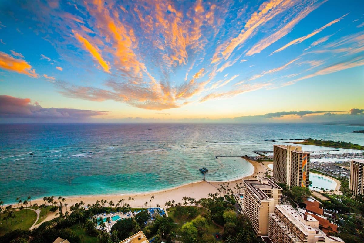 *Honu Hale: Penthouse 2 BDR Ocean View Waikiki* - Photo 1