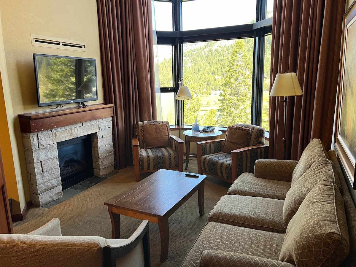 Ski-In/Ski-Out Penthouse at Everline Resort - Photo 3