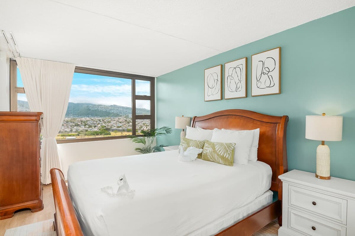 Condo in Honolulu · ★4.94 · 1 bedroom · 2 beds · 1 private bath - Photo 2