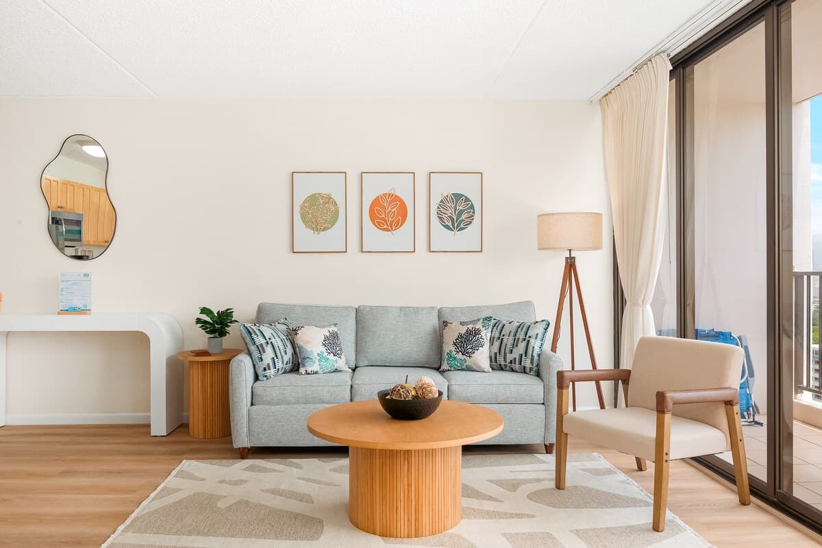 Condo in Honolulu · ★4.94 · 1 bedroom · 2 beds · 1 private bath - Photo 5