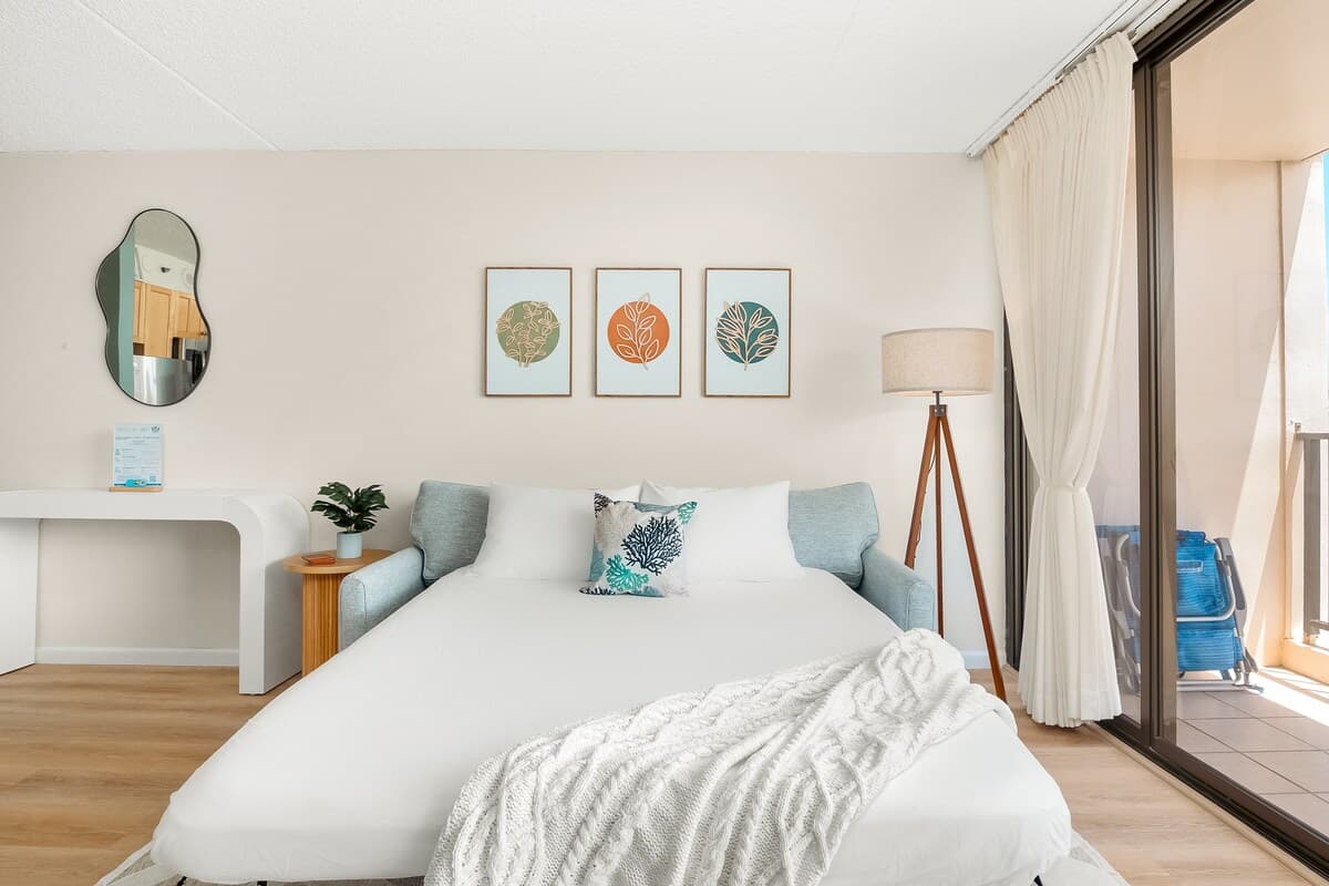 Condo in Honolulu · ★4.94 · 1 bedroom · 2 beds · 1 private bath - Photo 3