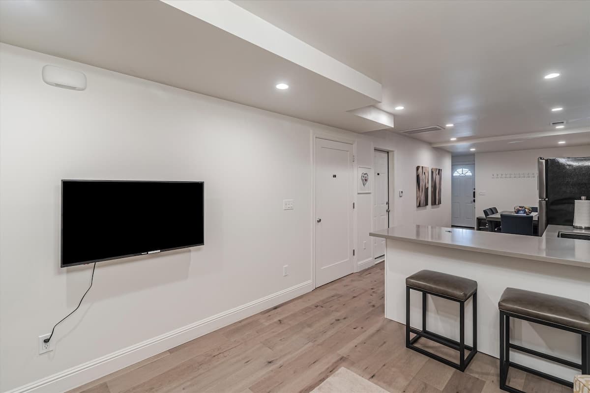 Sunset District Ground Floor w/ Private Entrance - Photo 4