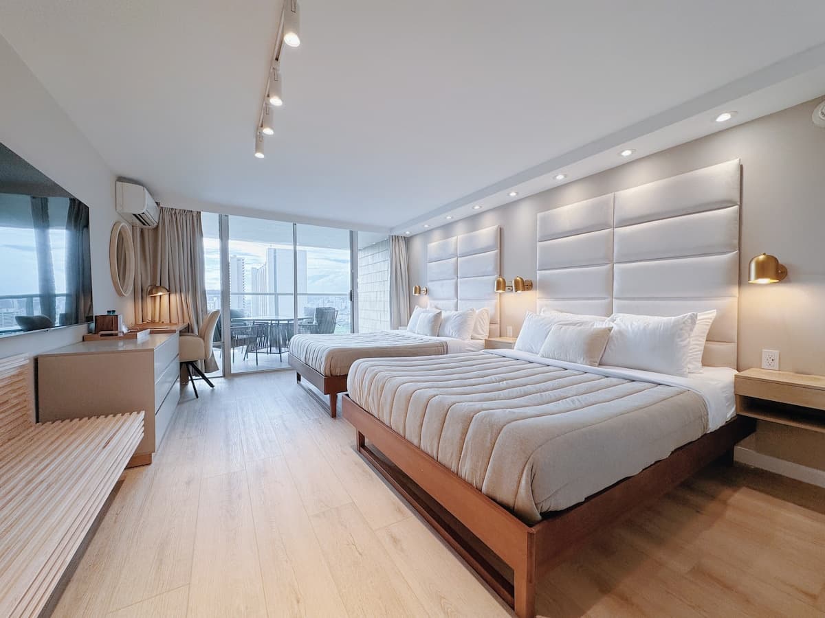 28F-Upscale Chic Studio-Waikiki-Ocean&Canal View - Photo 1