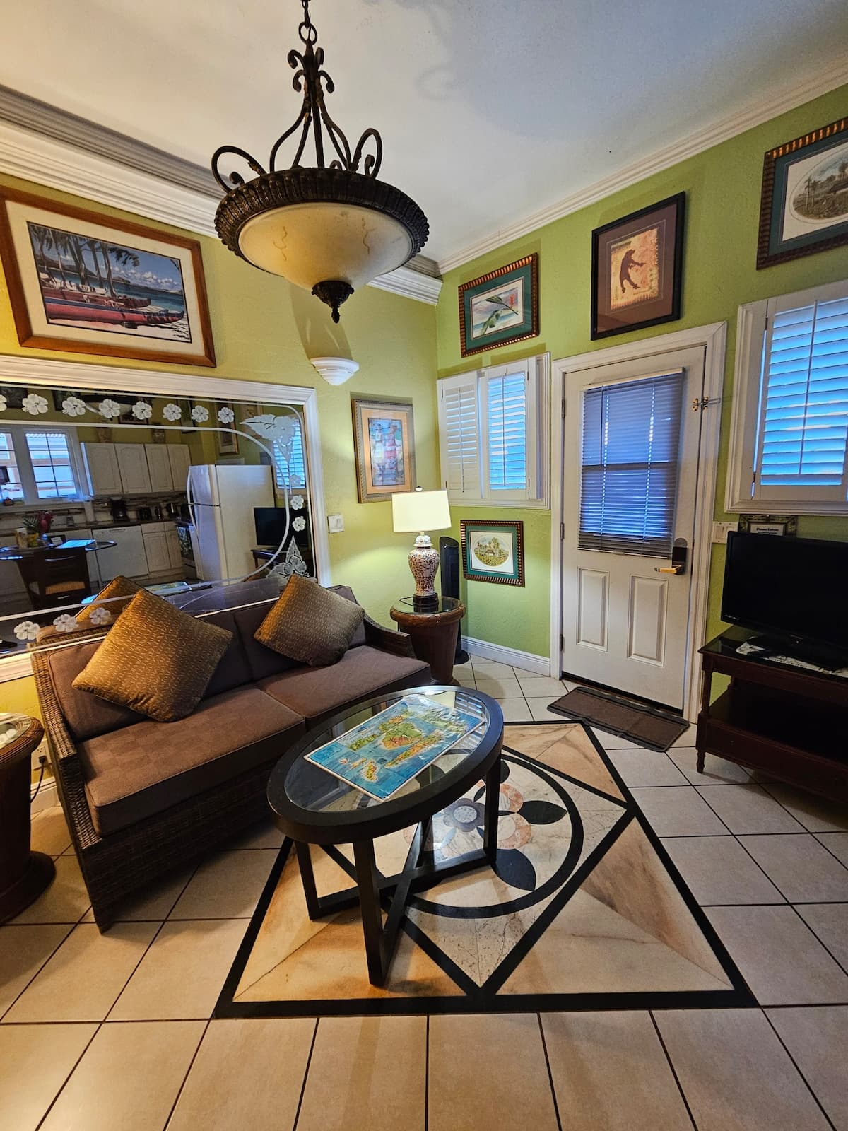 ☺Memorable Eastside Apartment Close to Ocean - Photo 1