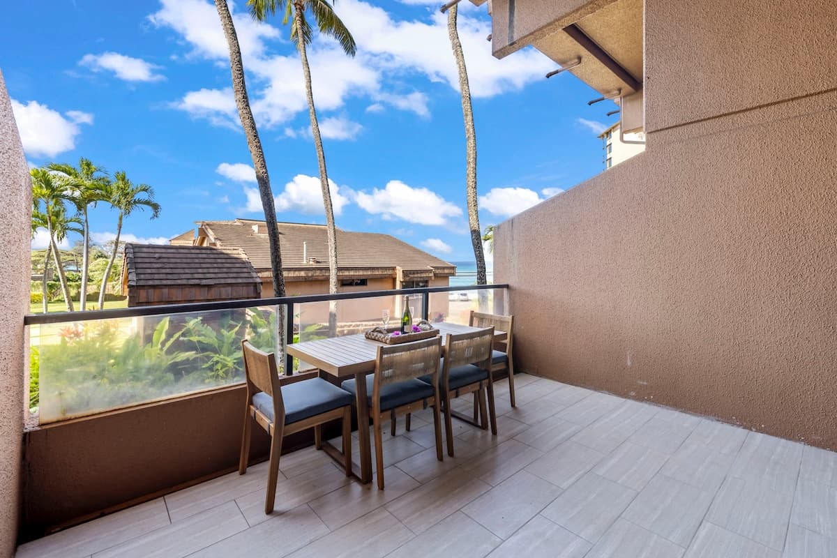 Condo in Lahaina · ★4.96 · 2 bedrooms · 2 beds · 2 private baths - Photo 5
