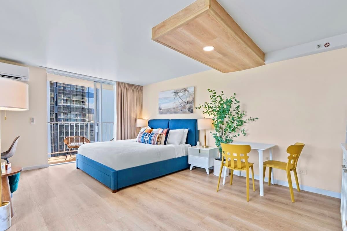 New! Gorgeous Boutique King Studio w/Parking~ - Photo 5