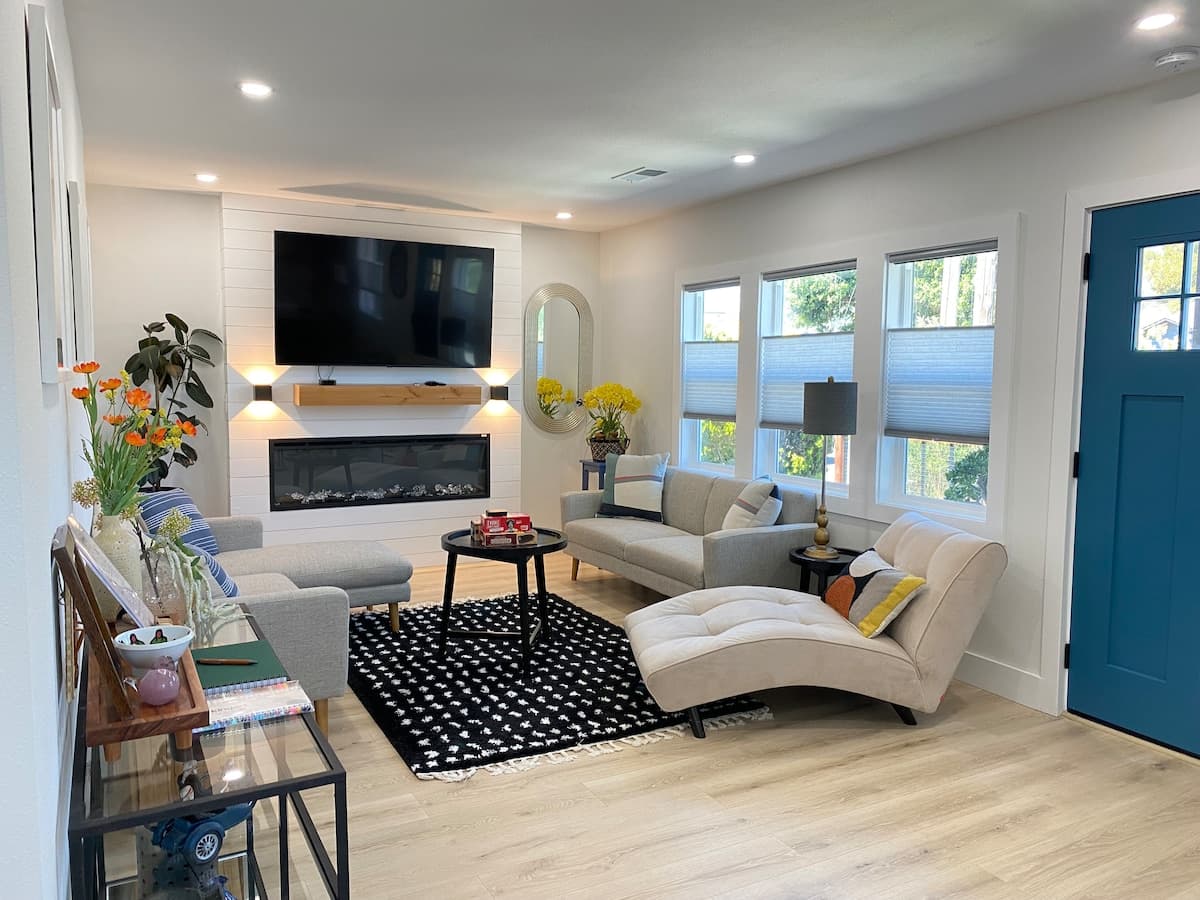 Modern 3BR with Wine Cooler & Private Backyard - Photo 1