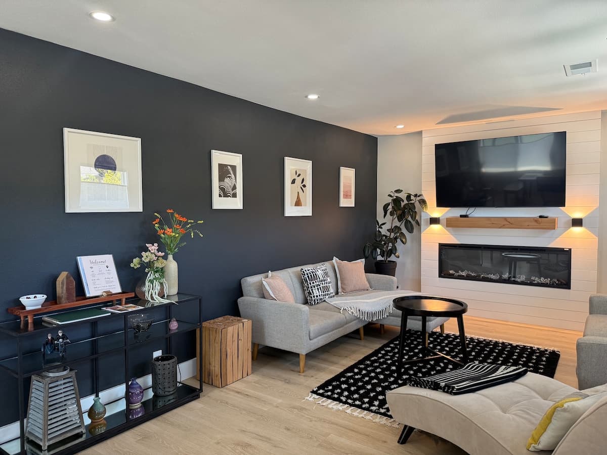 Modern 3BR with Wine Cooler & Private Backyard - Photo 5