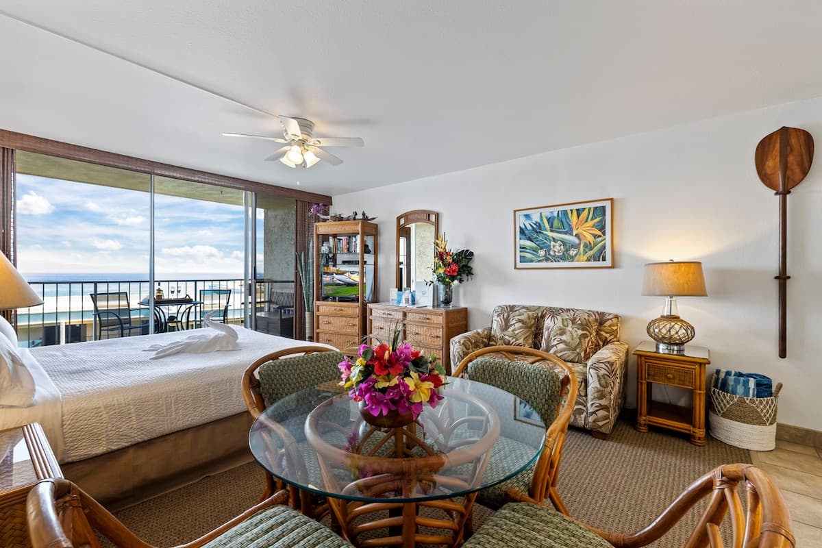 Condo in Lahaina · ★4.9 · Studio · 2 beds · 1 private bath - Photo 5