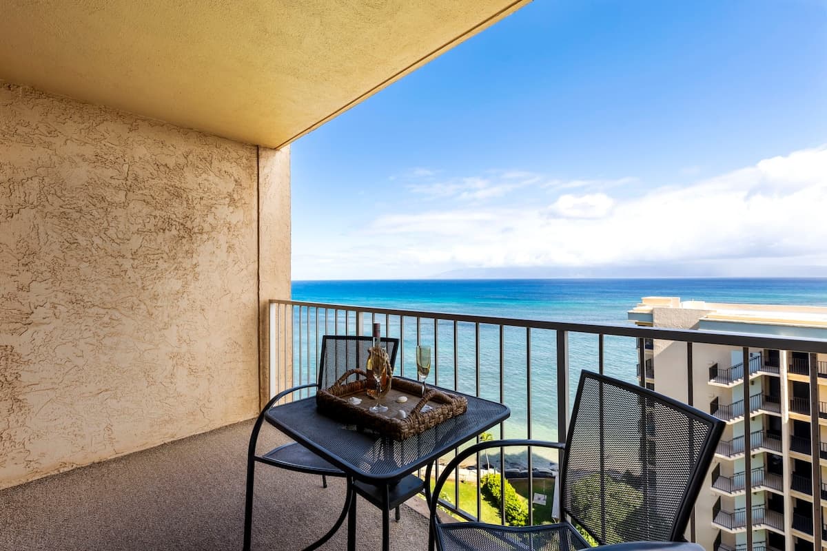 Condo in Lahaina · ★4.9 · Studio · 2 beds · 1 private bath - Photo 4