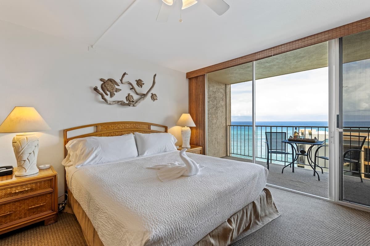 Condo in Lahaina · ★4.9 · Studio · 2 beds · 1 private bath - Photo 3