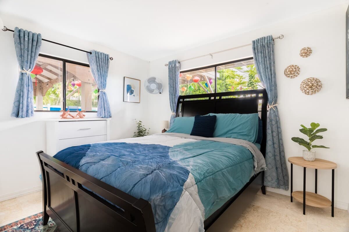 Home in Kailua-Kona · ★5.0 · 5 bedrooms · 5 beds · 2 private baths - Photo 4