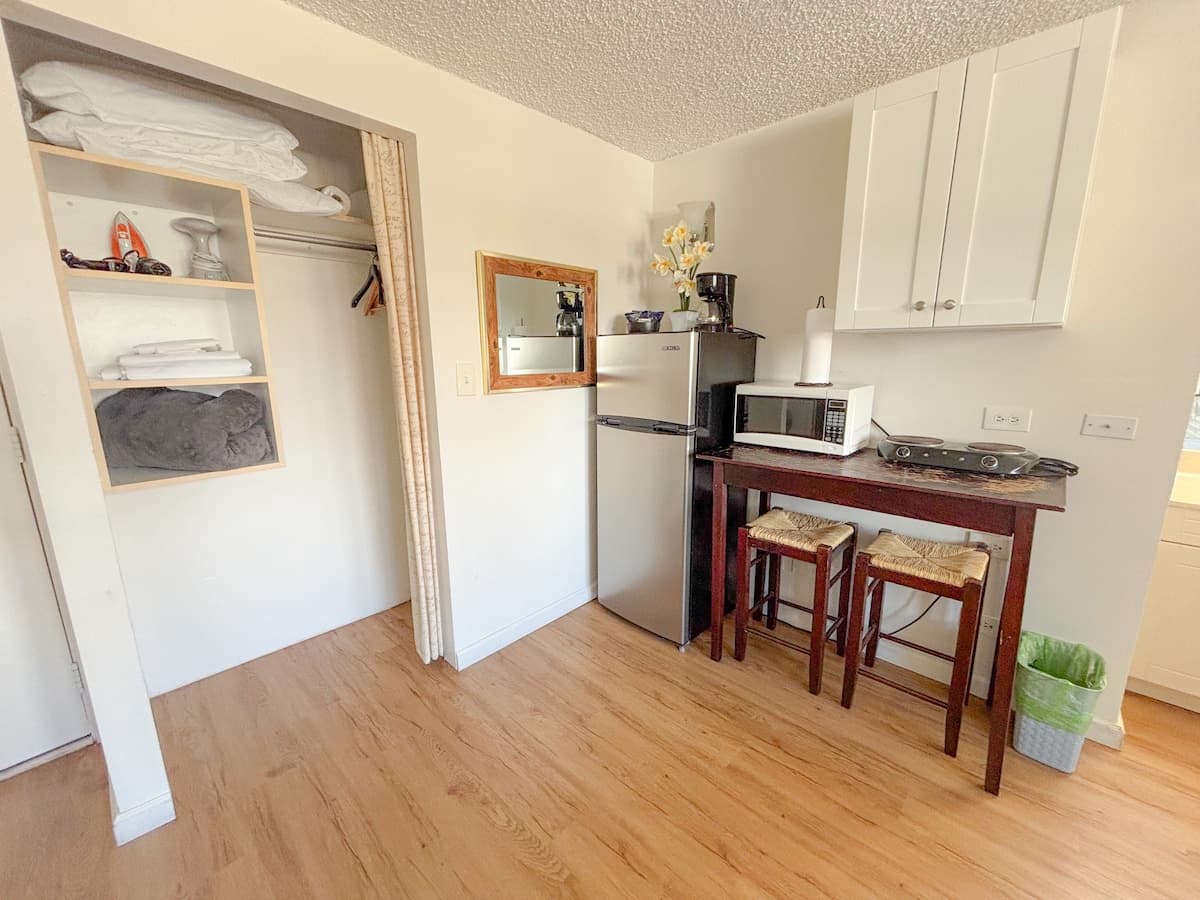 Condo in Honolulu · ★4.68 · Studio · 2 beds · 1 private bath - Photo 1
